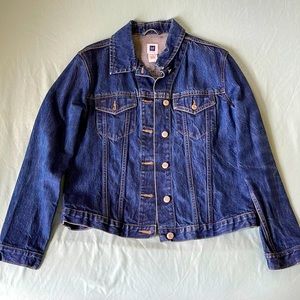 Timelessly cute GAP denim jacket.